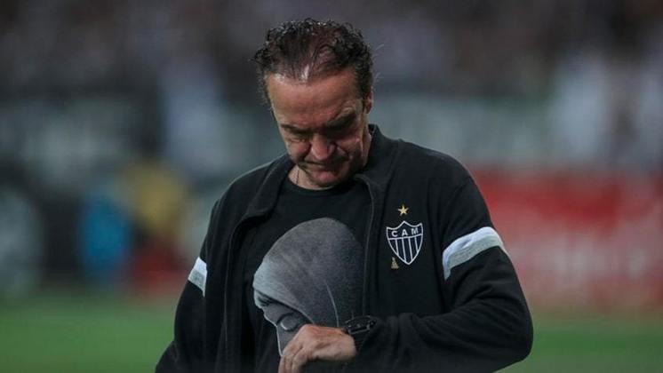 FECHADO - O técnico Cuca está de volta ao Atlético-MG para a sua terceira passagem. Na manhã deste sábado, o Galo anunciou oficialmente o retorno do treinador após a demissão do argentino Turco Mohamed. O contrato é válido até o final da temporada 2022.