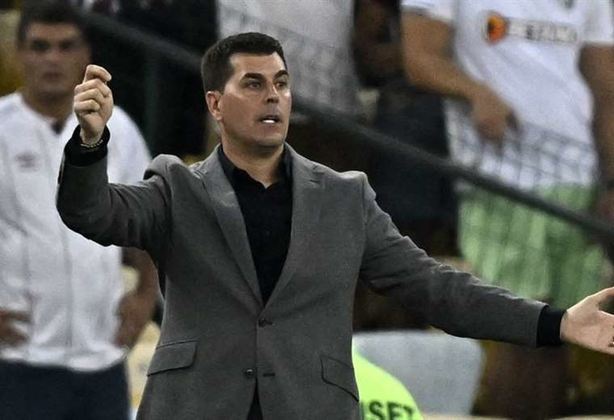 FECHADO - O técnico espanhol Ismael Rescalvo deixou o The Strongest (BOL). A saída foi oficializada pelo próprio clube boliviano em suas redes sociais. O treinador irá para o Mazatlán (MEX), que pagou a multa rescisória.