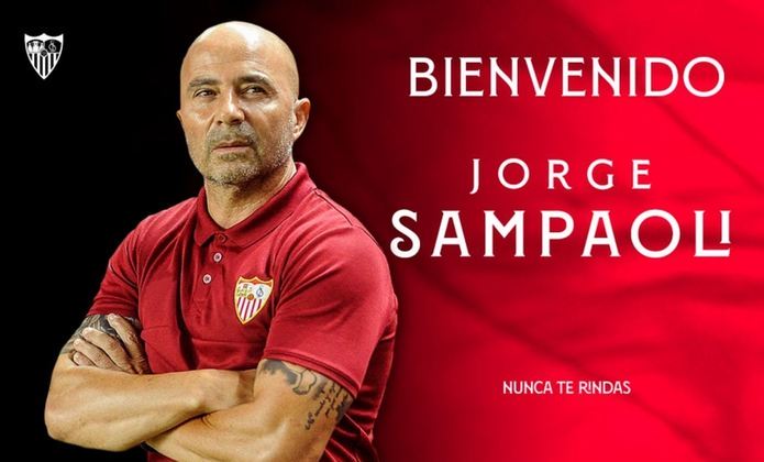 FECHADO - O técnico Jorge Sampaoli foi anunciado como novo técnico do Sevilla nesta quinta-feira. O argentino, que acumulou passagens recentes por Santos e Atlético-MG, ocupa o lugar de Julen Lopetegui, demitido na última quarta-feira.