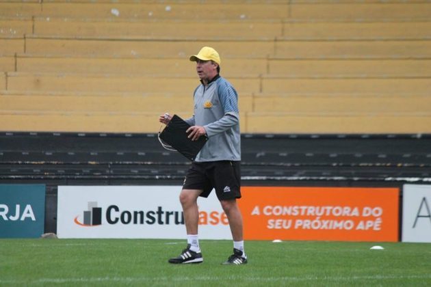 FECHADO - O técnico Paulo Baier foi demitido do Criciúma após empate por 0 x 0 contra o Paysandu, em Criciúma (SC), na estreia na segunda fase da Série C, no último domingo. Na Série C, foram 19 partidas, com 9 vitórias, 4 empates e 6 derrotas