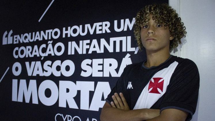 FECHADO - O Vasco anunciou, nesta terça-feira, a contratação de um reforço para a base do clube. Trata-se do meia-atacante Lukas Zuccarello, de 15 anos, que estava no Sport e vai reforçar o time sub-17 do Cruz-Maltino. Ele assinou um contrato de formação válido até agosto de 2025.