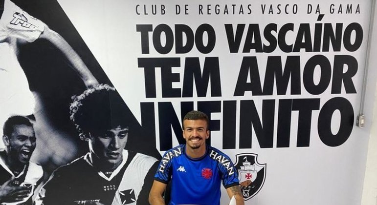 FECHADO - O Vasco assinou, na manhã desta sexta-feira, a a renovação de contrato com o goleiro Cadu, da equipe sub-20, até dezembro de 2024. O acordo faz parte do trabalho do Departamento de Futebol de Base do clube, que pretende valorizar e renovar com os jovens talentos. 