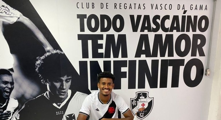 FECHADO - O Vasco assinou, na manhã desta sexta-feira, a renovação de contrato com o artilheiro da equipe sub-20 em 2021, o atacante Marcos Dias, de 20 anos. Ele assinou a extensão do vínculo até dezembro de 2023.