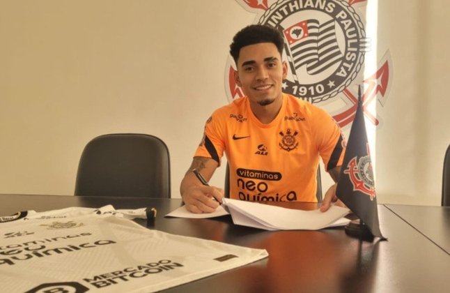 FECHADO - O volante Du Queiroz renovou seu contrato com o Corinthians. Agora, o atleta tem vínculo com o time alvinegro até 2025.