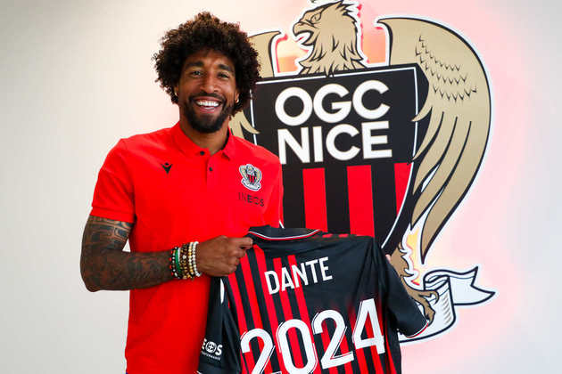FECHADO - O zagueiro brasileiro Dante renovou o contrato com o Nice até junho de 2024. Aos 39 anos, ele seguirá para sua oitava temporada no clube francês.