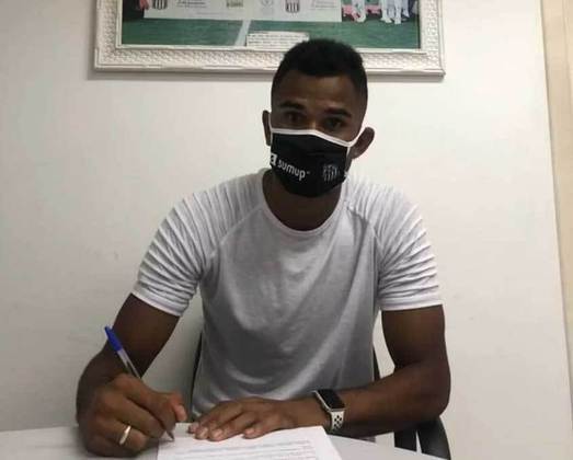 FECHADO - O zagueiro Derick, de apenas 18 anos, assinou o novo contrato com o Santos. O novo vínculo terá duração de cinco anos e o acordo foi aprovado em reunião recente do Comitê de Gestão do Peixe.