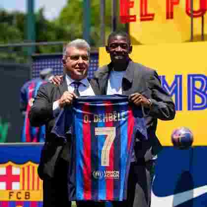 FECHADO - Ousmane Dembélé e Barcelona chegaram em um acordo e o ponta francês vai continuar no clube. O novo contrato do atleta tem duração até o meio do ano de 2024.