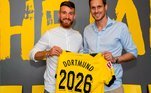 FECHADO - Salih Özcan é anunciado como novo reforço do Borussia Dortmund pelas redes sociais. O contrato do volante com os aurinegros vai até 2026. 