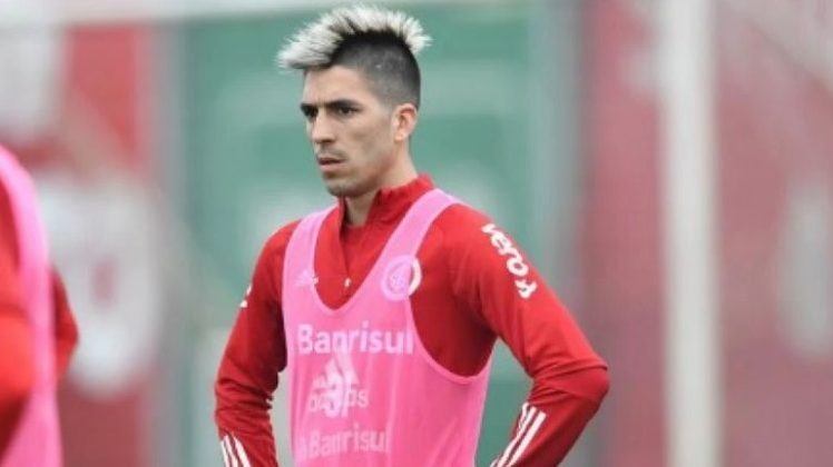 FECHADO! - Sem clube desde que deixou o Nacional, do Uruguai, em 2021, o atacante Leandro Fernández está de volta ao Independiente. Fernández chega como um dos pedidos do técnico Eduardo Domínguez – que queria o jogador desde a sua época de Colón e pediu a contratação do atleta.