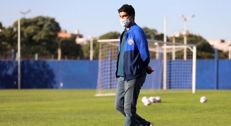 FECHADO - Um dia após a confirmação do rebaixamento do Bahia para a Série B do Campeonato Brasileiro, o clube já trabalha nos bastidores com o processo de reformulação na área diretiva. Informando que a decisão ocorreu 