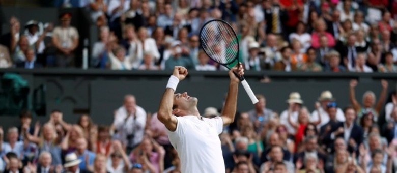 Federer comemora vitória sobre Nadal