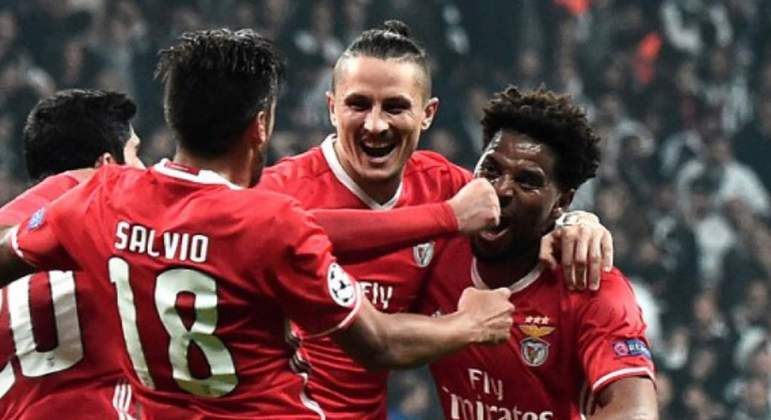 Ljubomir Fejsa (volante) - 33 anos - Sem clube desde setembro de 2021 - Último clube: Al Ahli - Valor de mercado: 1,5 milhão de euros (R$ 9,29 milhões)