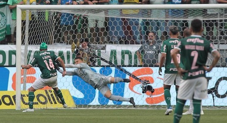 Felipe Alves vence Gustavo Scarpa no lance capital no duelo entre os dois. 0 a 0 garantido