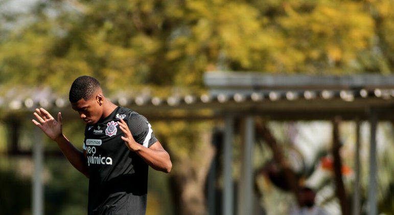 Atacante Felipe Augusto em treino pelo Timão
