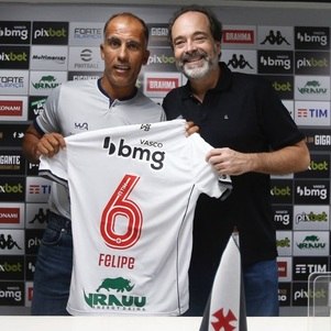 Felipe Maestro recebeu a camisa 6 em homenagem do Vasco