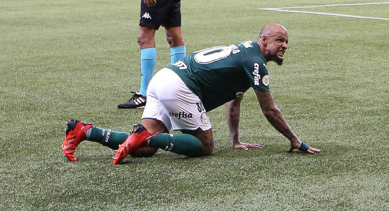 Felipe Melo completou jogada ensaiada. Virada e imitação de pitbull