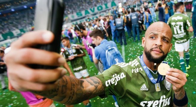 Felipe Melo reconheceu a dificuldade financeira sem jogos de futebol