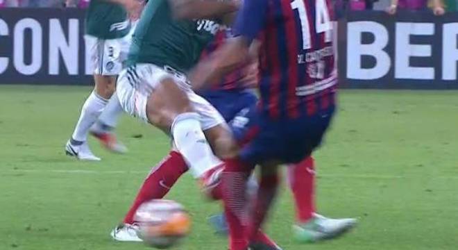 A solada impiedosa de Felipe Melo