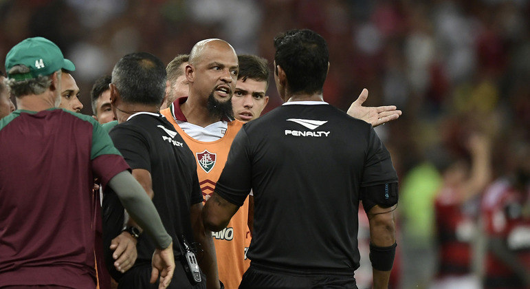 Mesmo com um a menos, Flu superou Flamengo de Vítor Pereira e levou a Taça Guanabara