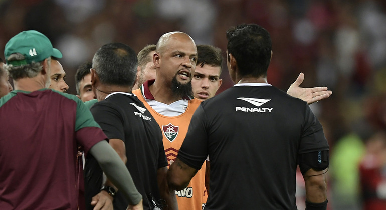 Felipe Melo foi expulso contra o Flamengo na primeira fase do Carioca