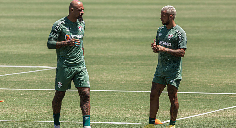 Felipe Melo e Guga devem aparecer no time titular do Fluminense