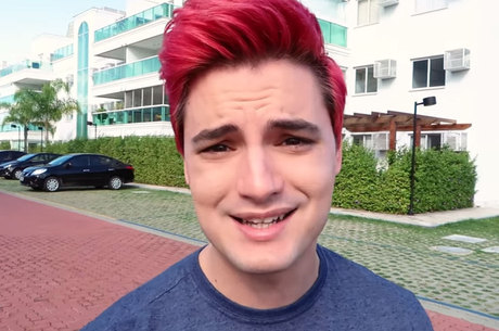 Felipe Neto reclama da tristeza que o dinheiro não resolve