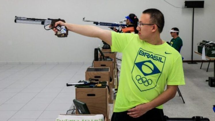 Felipe Wu, prata em 2016, estreia na pistola de ar 10m, às 1h. 
