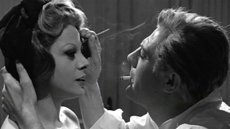 Fellini ganhou o Oscar de Melhor Filme Estrangeiro em quatro oportunidades, um deles com “8½” (1963- foto), sua obra mais importante. Ele morreu em 31/10/1993, aos 73 anos. 
