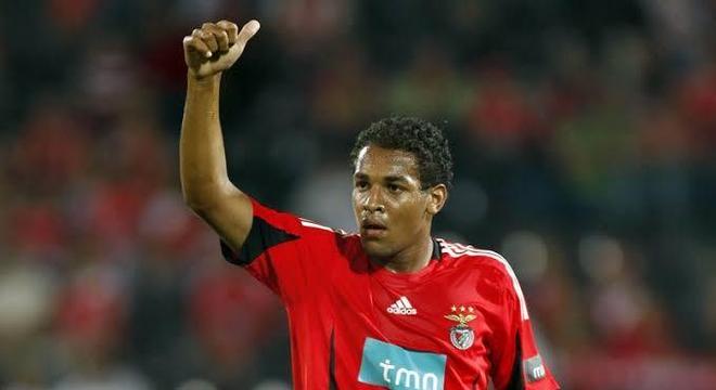 Fellipe Bastos jogou apenas quatro partidas pelo Benfica, de Portugal, marcando um gol entre 2008 e 2010. Jogou ainda no Belenenses e no Servette, da Suíça.