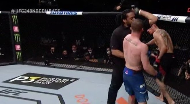 Herb Dean para a luta. Gaethje massacrava Ferguson. Vitória espetacular