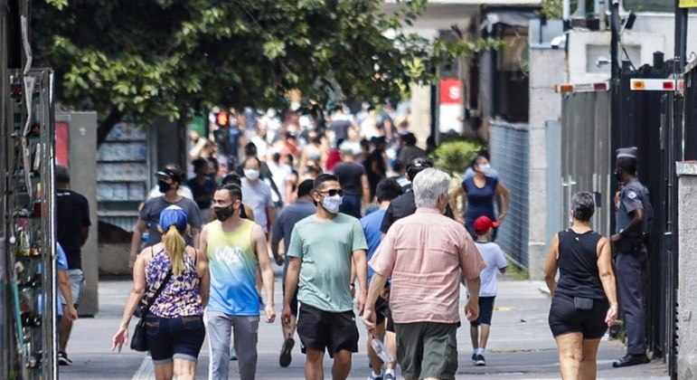 Movimentação em São Paulo durante feriadão para conter alta de casos de covid-19
