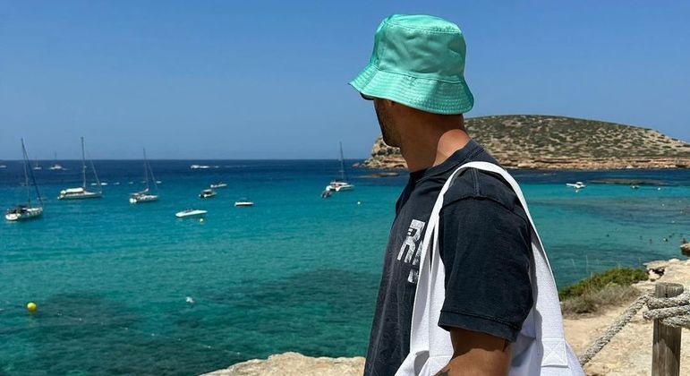 Em Ibiza, Daniel Ricciardo aproveitou as paisagens paradisíacas para tirar diversas fotos, que foram publicadas em seu perfil nas redes sociais. Com a namorada, ele fez um mergulho e comeu paella, prato típico espanhol