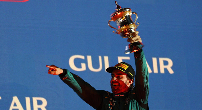 Fernando Alonso assinou o contrato com a Aston Martin em 2022, para estrear na temporada de 2023
