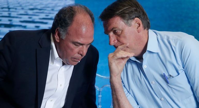 Presidente Jair Bolsonaro e ex-líder do governo no Senado, Fernando Bezerra (MDB-PE)
