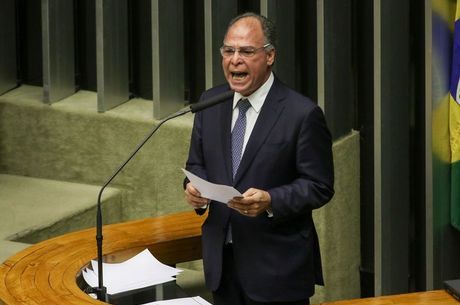 Bezerra diz que prioridade é auxiliar os mais pobres