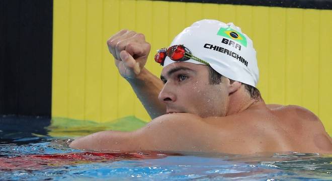 Brasileiro conquista a primeira medalha de ouro na natação desta quinta-feira (8)