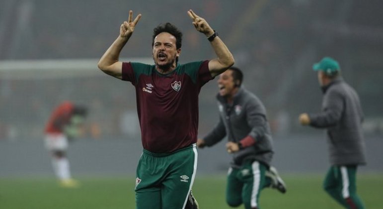 A 'culpa' foi mesmo de Fernando Diniz. Ele correu todos os riscos. E o Fluminense conseguiu vitória histórica