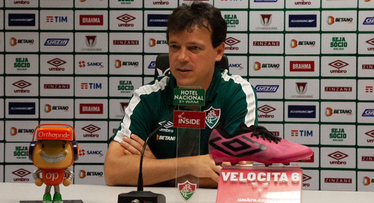 Fernando Diniz durante coletiva pós-jogo do Fluminense 