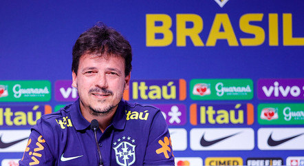 Fernando Diniz apresentado como técnico da Seleção Brasileira