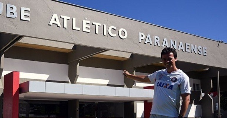 Athletico ParanaenseEm janeiro de 2018, ele foi anunciado como coordenador técnico geral e comandante da equipe principal do time de Curitiba. Diniz pôde acompanhar o trabalho de Tiago Nunes com o time, que conquistou o Campeonato Paranaense da temporada. Para as disputas na Copa do Brasil, no Campeonato Brasileiro e na Copa Sul-Americana, o treinador implementou o estilo de jogo, mas sofreu muitas derrotas e foi demitido em junho daquele mesmo ano