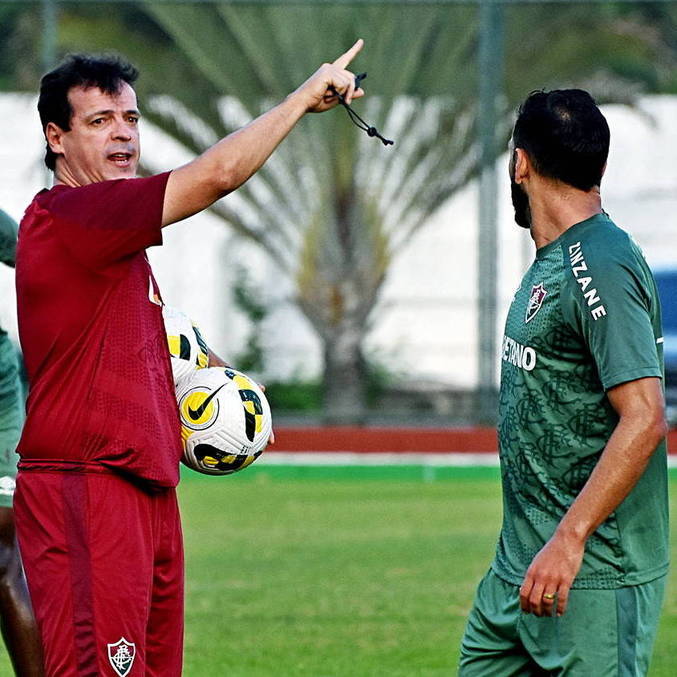 Fernando Diniz comanda treino do Fluminense