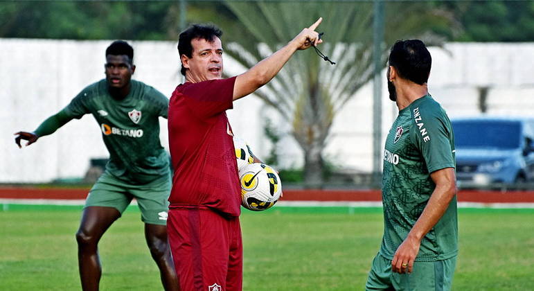 Fernando Diniz comanda treino do Fluminense
