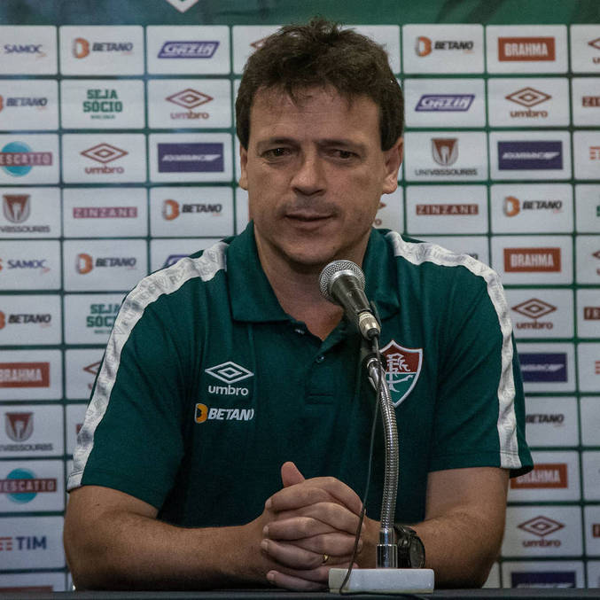 Fernando Diniz em coletiva de imprensa após o jogo