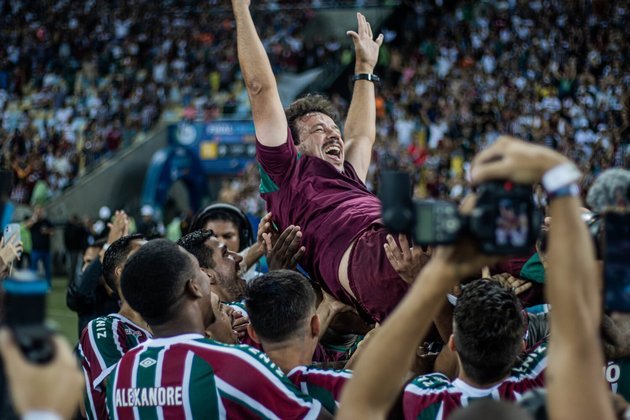 Fluminense (segunda passagem)Diniz assumiu o Fluminense pela segunda vez em abril de 2022, com a saída do técnico Abel Braga. Na Copa Sul-Americana, o time tricolor aplicou 10 a 1 contra o Oriente Petrolero e, no Brasileirão, terminou o torneio em terceiro lugar, conquistando uma vaga na Libertadores. Em 2023, o Flu começou a temporada da melhor maneira, ao conquistar o título do Campeonato Carioca, vencendo o Flamengo na final. A Taça Guanabara foi o primeiro título relevante na carreira de Fernando Diniz