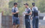 VascoTrês dias depois da demissão do Santos, Diniz foi anunciado pelo Vasco como o novo comandante do time. Com o clube carioca na décima colocação da Série B do Brasileirão, o treinador tinha como objetivo levar a equipe para a Série A. Restando três rodadas para o fim da competição, o Vasco perdeu de 3 a 0 para o Vitória e se despediu das chances de subir para a elite. Em novembro, Diniz não teve o contrato renovado e saiu do Cruz-Maltino