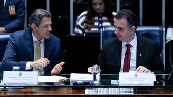 Pacheco sai em defesa de Haddad e diz que Congresso deve contribuir com meta de déficit zero