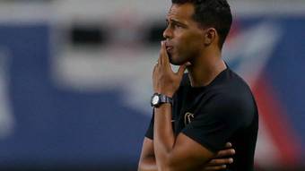 “Fernando Lázaro’s Inexperience Costs Corinthians in Crucial Match, Position Threatened”