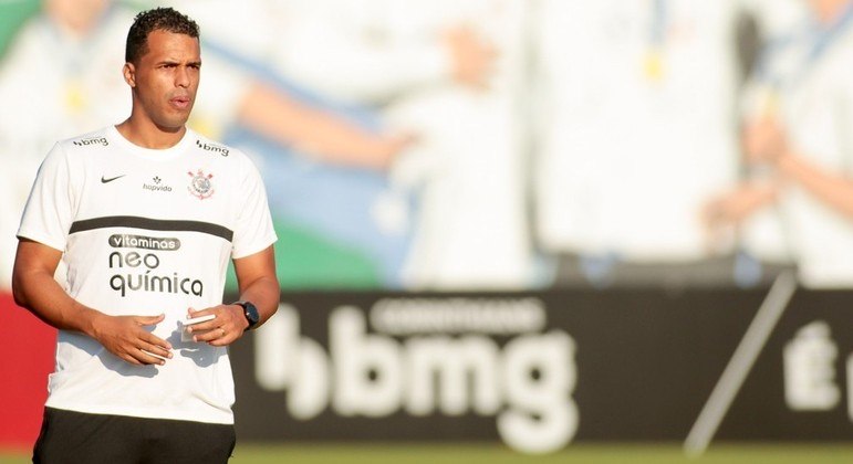 Conheça Fernando Lázaro, técnico interino do Corinthians - Futebol - R7  Campeonato Paulista