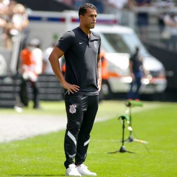 Lázaro como técnico interino do Corinthians, em fevereiro, antes da chegada de VP