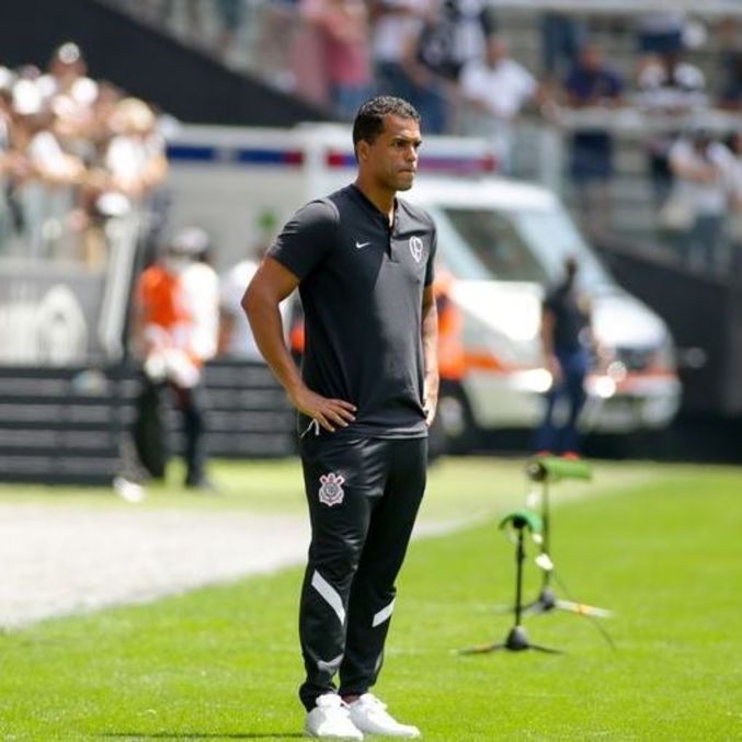 Fernando Lázaro parece ter encontrado a formação ideal do Corinthians